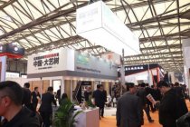上海地面材料展:大藝樹地板強勢吸引經(jīng)銷商目光
