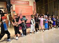 廣西少數民族婦女兒童服飾展在杭州工藝美術博物館舉辦
